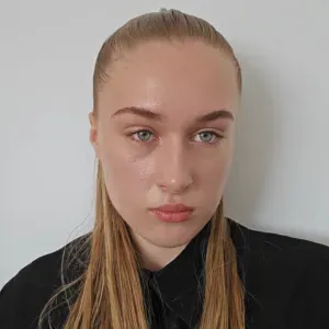 Baby-sitter dynamique et responsable à Nice