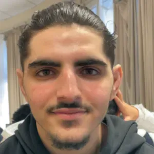 Homme de ménage responsable vers Paris