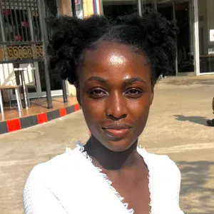 Baby-sitter anglophone sérieuse – garde d'enfants flexible