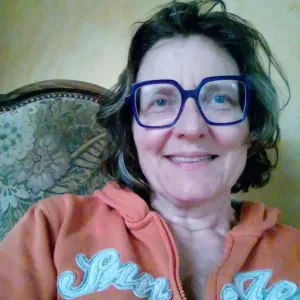 Accompagner des personnes qui vivent seules chez elles