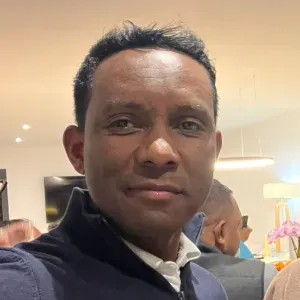 Homme polyvalent pour nettoyage