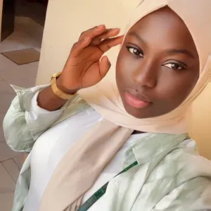 Je cherche une baby-sitter 