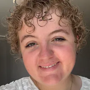 Baby-sitter expérimentée et prête à vous aider ! 