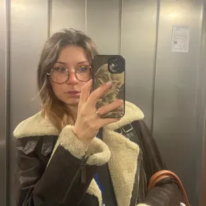 Étudiante ayant de l'expérience dans le service 