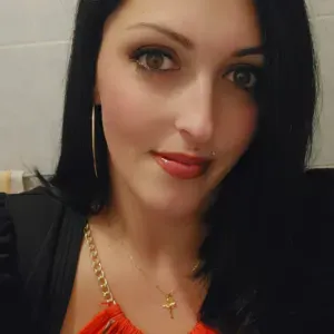 Trabalhadora de limpeza em escritório e residencial