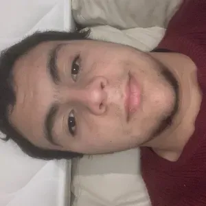 Jeune baby-sitter expérimenté 