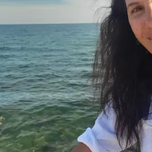 Cerco lavoro come pulizia o stiro o baby sitter