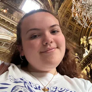 Baby-sitter sur salon de Provence 