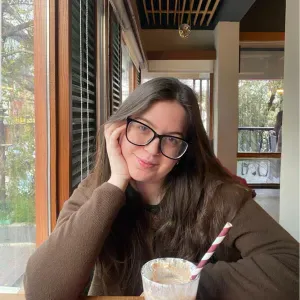 Experienced Babysitter in Paris!