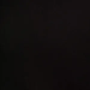 Jeune babysitter disponible, douce et fiable 