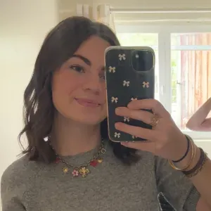 jeune fille recherchant baby-sitting a cognac et alentours