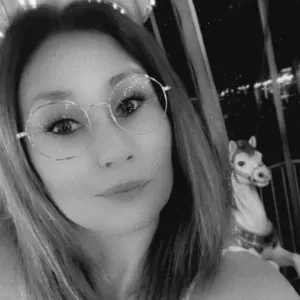 Femme de ménage sérieuse et soigneuse