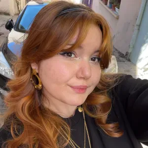 Etudiante proposant de l'aide aux devoirs sur Toulouse