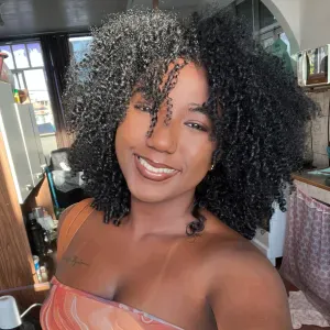 Empregada Doméstica Disponível – Responsável e de Confiança