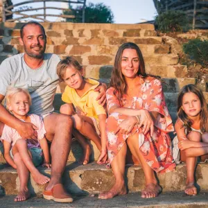 Buscamos niñera para 3 semanas en Menorca