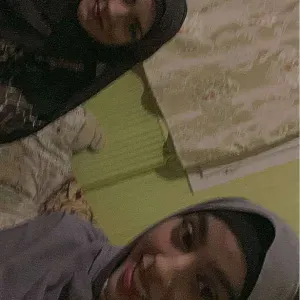 Baby-sitter disponible en ce moment 