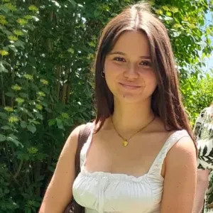 Baby singer étudiante à Angers 