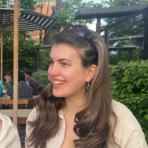 Studentin mit jahrelanger Erfahrung bietet Babysitten!