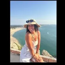 Jeune fille de 21ans avec de la joie de vie :)