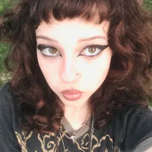 Jeune baby-sitter de confiance – Dispo soirs et week-ends