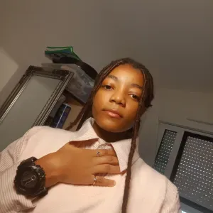 Baby-sitter fiable et expérimentée pour des enfants 