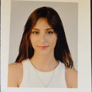 femme de menage enthousiaste et serieuse sur toulouse