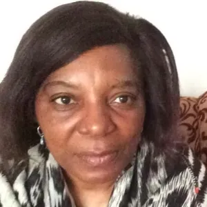 Babby-sitter ayant exercé pendant 5 ans à Paris