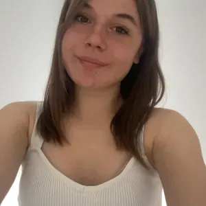 Jeune Baby Sitter au soin des enfants