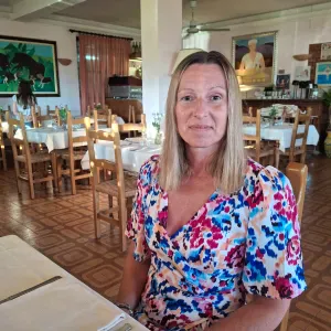 Baby- sitter expérimentée (professeur d éducation physique)