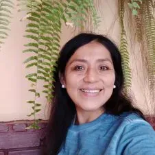 Je, une femme de ménage  responsable á Paris. 