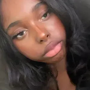 Babysitter available in london!