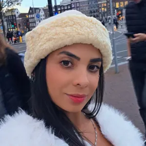 Jeune femme responsable et dévoué à la recherche d'un emploi