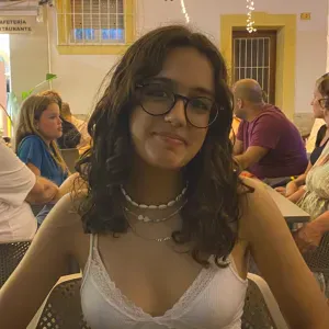 Baby-sitter créative et joyeuse