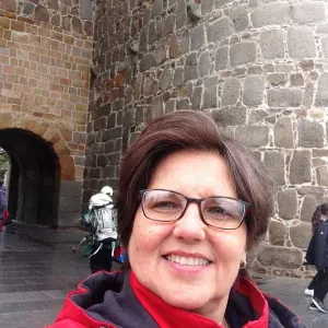 interesasa en trabajos de limpieza o cudados de adultos