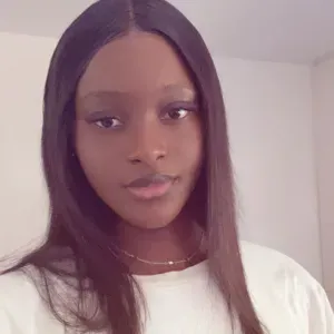 Baby-sitter sérieuse et disponible 