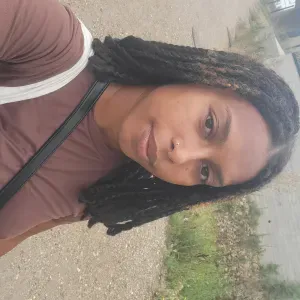 Baby-sitter disponible immédiatement 