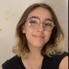 Femme de ménage étudiante motivée 