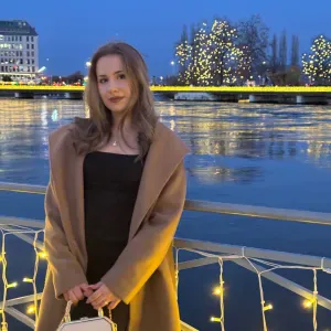 Baby-sitter responsable, multilingue et expérimentée