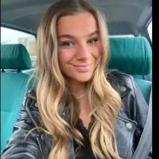 Baby-sitter joyeuse et motivée