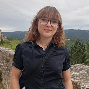 Baby-sitter dévouée et à l'écoute 