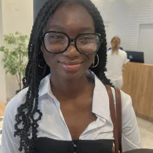 Lycéenne dynamique et créative