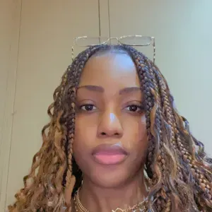 Baby-sitter dévouée aux enfants à Paris !