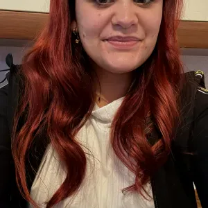 Spielen. Gut mir Tier umgehen. Lieb.