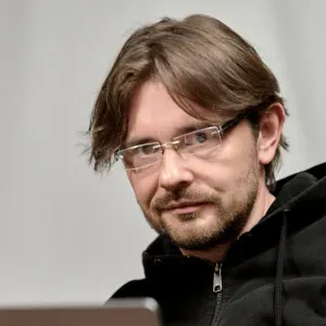 Priam recherche sa baby-sitter 