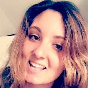 Garde de chiens sérieuse et bienveillante