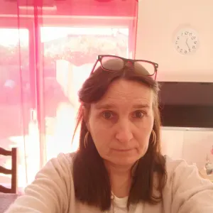 Femme de ménage  au alentour d étoiles sur Rhône 