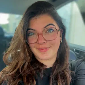 Baby-sitter dynamique , souriante et à l'écoute 