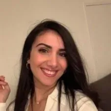 Donne des cours d'Anglais et d'Allemand