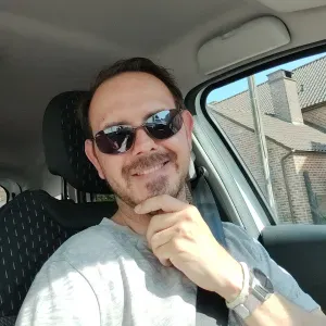 Papa de 3 enfants, sachant garder des enfants