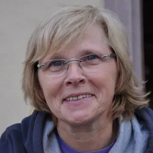 Dame de compagnie avec brevet AMU  Aide médicale urgente 